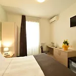 Отель Ristorante La Marina Mhotelsgroup Сан-Бартоломео-аль-Маре