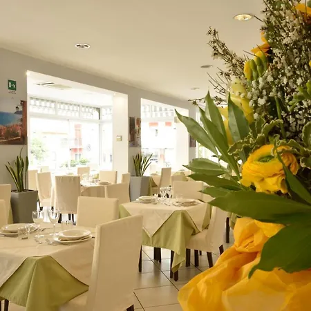 Отель Ristorante La Marina Mhotelsgroup 3*