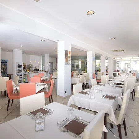 Отель Ristorante La Marina Mhotelsgroup Сан-Бартоломео-аль-Маре