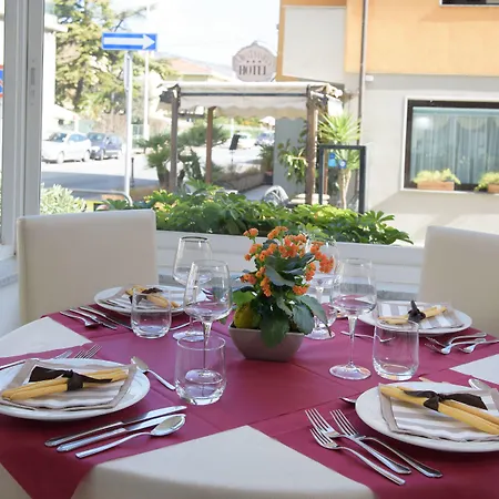 Отель Ristorante La Marina Mhotelsgroup Сан-Бартоломео-аль-Маре